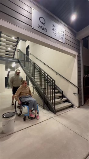 The hubby really puts in the work💪🏼 #paralyzedgirl #wheelchairlife #lover