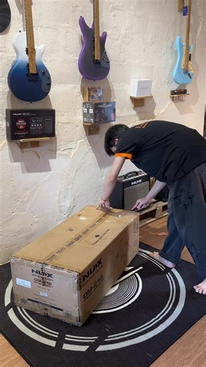 🥁 Trống Điện NUX DM-210 – All Mesh Head Lựa chọn lý tưởng cho người mới học & luyện tập tại nhà. ✨ Nổi bật: • Mặt trống mesh toàn bộ – đánh êm, cảm giác thật • Module nhiều tiếng trống, có Coach – Metronome – Ghi âm • Bluetooth / USB-MIDI / AUX – chơi nhạc, thu âm tiện lợi • Chơi tai nghe hoặc loa ngoài, không gây ồn 📦 Full bộ: Snare, Tom, Hi-hat, Crash, Ride, Kick pedal, rack 🎯 Phù hợp: học trống, tập luyện, phòng nhỏ, studio tại nhà 💰 Giá tốt – đáng tiền trong phân khúc trống điện #NuxDM21