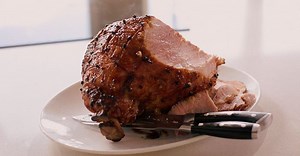 How to glaze and cook a ham