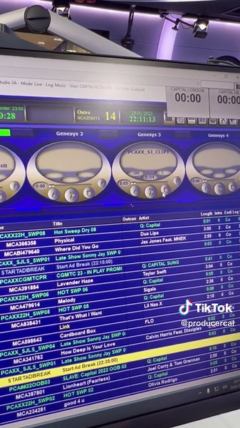 We go behind the scenes and give you an insight into to what a producer does during a live show on Capital! #radio #producer #behindthescenes
