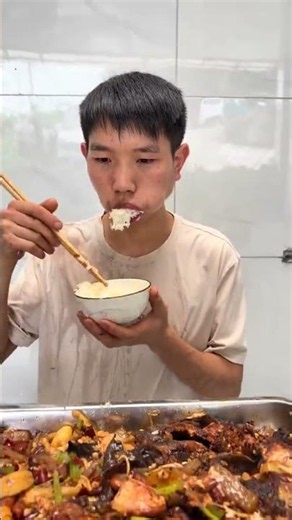 家常菜配白米饭，安静吃完这一餐