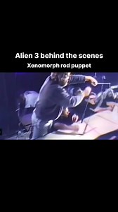 166K views · 4.2K reactions | En ALIEN 3 se probaron diferentes técnicas y métodos para rodar las escenas del "runner" o "dog-alien": desde un perro real con diferentes prótesis de látex, hasta CGI, animatronics y marionetas... #reel #reelsvideoシ #alien #aliens #alien3 #peliculas #curiosidades | Freakcultura | Facebook