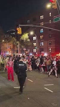 Cientos de personas BAILAN “THRILLER” en el DESFILE de HALLOWEEN en NUEVA YORK