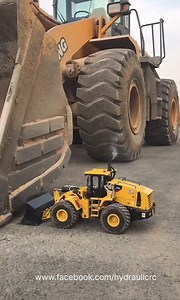 6.1M views · 54K reactions | When you need extra help at the construction site  #rcconstructionmodels #rcconstruction #loader #hydraulic #RC #construction #hydraulicrc | Toucanhobby RC Model | Facebook