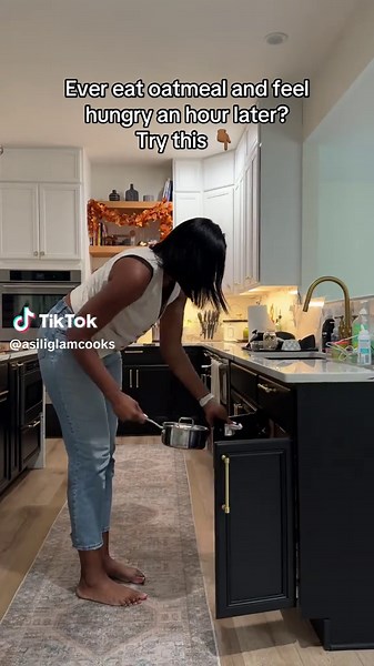 Ever eat oatmeal and feel hungry an hour later? This is how I fixed it 👇🏾 @kidfriendly.meals (IG) taught me about egg into my oats while they cook & I’m obsessed! I made it for my youngest for breakfast and I snuck a taste and decided it needed to be my breakfast too 😆 The egg makes the oatmeal creamy, fluffy, and packed with protein & nutrition to actually keep you full. Here’s how I do it: Recipe (Serves 1) ½ cup quick oats 1 cup whole milk 1 tbsp water to thin 1 or 2 egg, whisked ½ tsp van