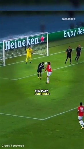 Fellaini's Reaction After Taking This Header Is Priceless!