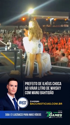 Luiz Bacci on Instagram: "Durante a Virada Ilhéus 2026, no sul da Bahia, o prefeito da cidade, Valderico Júnior (União Brasil), chamou atenção ao virar um litro de whisky junto com a cantora Manu Batidão na arena montada na Avenida Soares Lopes. O evento contou com atrações como Pablo, Belo e É o Tchan!. Um vídeo que circula nas redes sociais mostra Manu Batidão servindo a bebida na boca do prefeito, que em seguida retribui o gesto. A atitude dividiu opiniões entre os internautas. ACESSE BACCINO