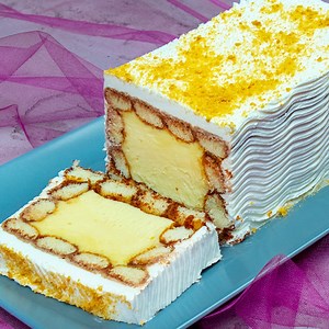 711K views · 8.3K reactions | Prajitura fara coacere care a cucerit milioane de gospodine. Cu piscoturi! Ingrediente : pentru blat : piscoturi - 300 g lapte - 300 ml cacao - 30 g pentru cremă : ouă - 2 buc zahăr - 175 g făină - 125 g esență de vanilie - 8 ml lapte - 500 ml unt - 200 g ciocolată albă - 100 g Crema se răcește pînă la temperatura camerei Dimensiunea tavei 13 X 28 cm | Cookrate - Romania | Facebook