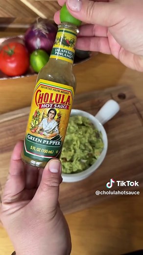 be the winning host on game day with the ultimate homemade chips & guac! 🥑 Ingredients 3 tablespoons Cholula Original Hot Sauce 2 tablespoons olive oil 3 (10-inch) flour tortillas 4 medium ripe avocados, peeled, pitted and coarsely chopped 3 tablespoons Cholula Green Pepper Hot Sauce 3 tablespoons fresh lime juice 1 teaspoon kosher salt 3 tablespoons finely chopped red onion 3 tablespoons finely chopped tomato 2 tablespoons finely chopped fresh cilantro Instructions 1. Preheat oven to 425°F. Sp
