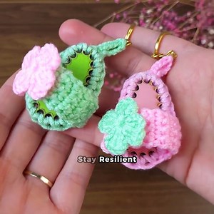 Hello crochet enthusiasts! 🌈✨ Join me in this step-by-step DIY crochet keychain tutorial where we'll be crafting adorable and practical keychains with a crochet hook. 🧵🔑 Perfect for gifting or adding a personal touch to your accessories! Whether you're a beginner or an experienced crocheter, this project is fun and rewarding. Grab your crochet hook, choose your favorite yarn colors, and let's get creative together! Don't forget to like, share, and subscribe for more delightful crochet DIYs. H
