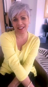 12K views · 800 reactions | Armut ist weiblich, deshalb hab ich in meinem Buch „Birgit ungeschminkt - vom Leben gelernt“ ein großes Kapitel Frauen und Finanzen gewidmet und gebe Tipps, wie man sparen und kleinste Summen gut investieren und sich damit langfristig ein kleines Vermögen aufbauen kann. Aus diesem Kapitel lese ich heute vor, Euch einen schönen Abend! ❤️ | Birgit Schrowange | Facebook