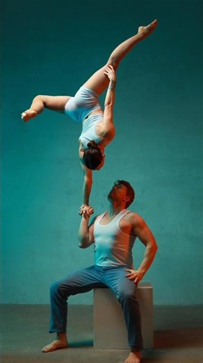 🇺🇦 Model poses for photoshoot📸 5 Acrobatics.