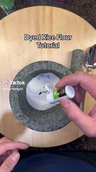 Rice Flour Tutorial Here’s an easy tutorial to make your own dyed rice flour or DRF for short. - Food Gel Coloring - Rice flour, I use the coarse kind from Bob’s Red Mill @Bob’s Red Mill - Spoon - Mortar and Pestle or bowl 1) Put about 2 large spoonfuls of white rice flour into your mortar or bowl 🥣 2) Place a few drops of your desired food gel coloring into the rice flour 3) Mixing gently with a spoon moving the rice flour around with the gel, dispersing the gel into tiny pieces. 4) Use pestle