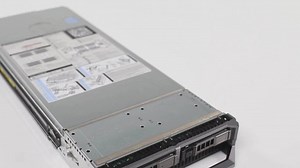 如何更换 PowerEdge M620 的硬盘