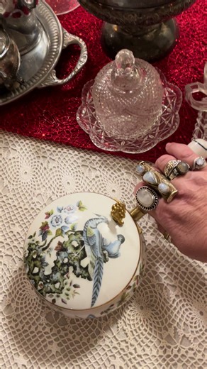 The Essential Silent Butler for Your Dining Table