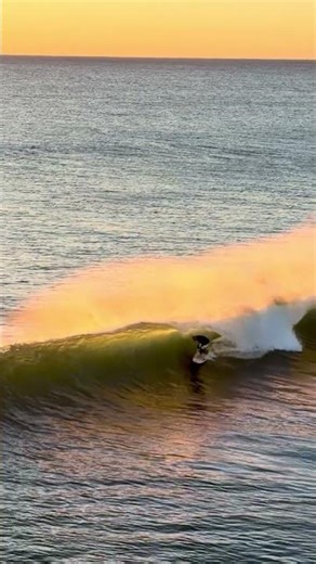 Surfer Slo-motion Barrel @ the Huntington Beach Pier 🌊🏄‍♀️ 🌅
