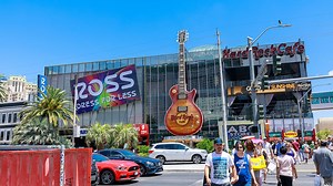 Las Vegas workers sue casinos over COVID-19 safety