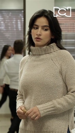 918K views · 40K reactions | María Clara decide enfrentar la verdad y habla directamente con Paula para aclarar lo que Roman le ha dicho: que su vínculo con ella se limita únicamente al hijo que tienen en común. Pero la respuesta de Paula cambia por completo el panorama. Con total seguridad, le asegura que eso no es cierto y que ella y Roman llevan una relación de siete años. 略#Enfermeras | Canal RCN | Facebook