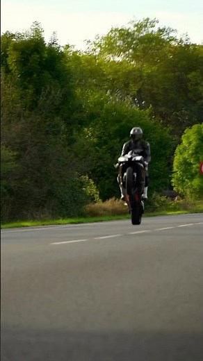 A compilation of some nice shots on the r6😍 #yamaha #r6 #r6r #yzfr6 #wheelie #biker #bikelife