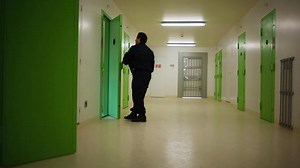 Lyon : une enquête ouverte après la diffusion d'une vidéo du viol d'un prisonnier par ses codétenus