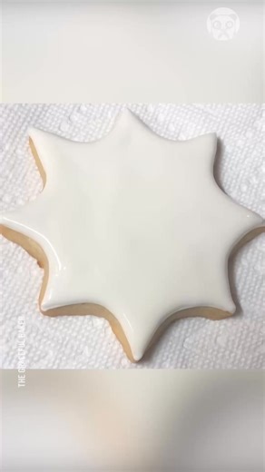 Spooky sugar cookies for Halloween - spider web | Hungry Panda