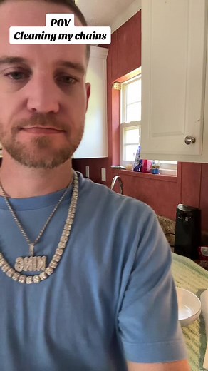 People ask all the time how i clean my chains so here you go. #smallz #smallzbutmighty #diamondchains #vvsdiamonds #whitegoldjewelry #jewelrycleaning #shinebrightlikeadiamond