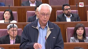 WATCH: Giving his full backing to Prime Minister Lee Hsien Loong, Emeritus Senior Minister Goh Chok Tong called for a “clear conclusion” at the end of the debate on the Oxley Road dispute: Members of Parliament (MPs) must either clear PM Lee of the allegations on abuse of power, or censure him. Read more: http://bit.ly/2tbMJuc Read ESM's speech in full: http://bit.ly/2sHlog1 (Video: Gov.sg) | TODAY