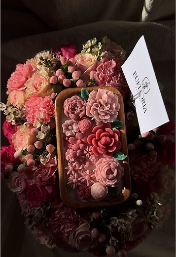 Beautiful Floral Arrangement with Vibrant Pink and White Flowers