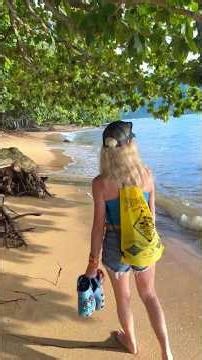 Walking to Hanalei Bay Beach Kauai #hawaii #familyvacation #oceanlife