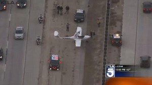 Plane makes emergency landing on Los Angeles Freeway | Daily Mail Online