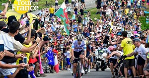 Waarom niet enkel motoren maar ook organisatoren schuld treffen aan incident met Pogacar op Joux Plane