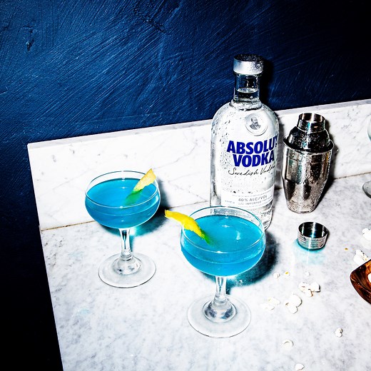 How to Make a Blue Cosmo | Absolut Drinks