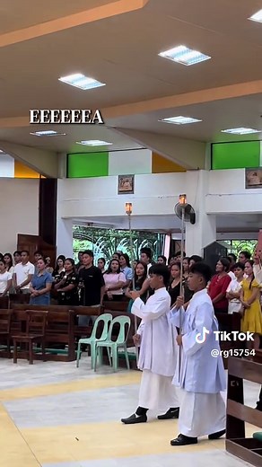 The Role of Altar Servers in Catholic Mass