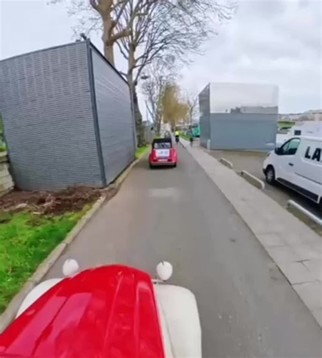 Roadtrip 2CV Paris Eiffel Tower @PARIS @Paris je t’aime #iledefrance #paris #2cv #roadtrip #citroen