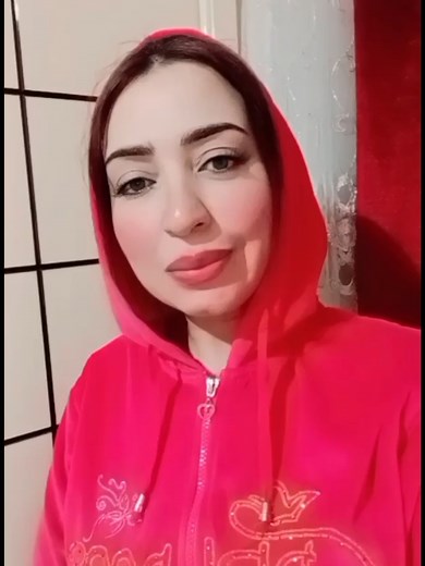 healthy snacks: 100 grams of strawberries 30 calories 100 grams of berries 32 calories 100 grams of mango 66 calories 100 grams of apple 55 calories 100 grams of olives 138 calories 100 gram dates 270 calories 100 gram avocado 200 calories #healthy #fitness