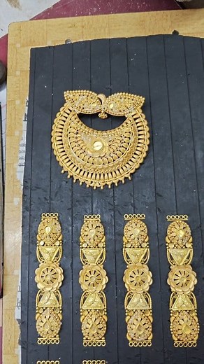 Pieces of gold mangalsutra, How to make gold mangalsutra, Gold mangalsutra designs, 22 carat gold #design #makingvideo #jewelrymaking | Gold tutorial