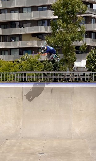 Tabletop / Invert en bmx freestyle sur la courbe verticale ! 🚀🤸‍♀️🫡 #extremesports #bmxpark #bmxfreestyle #mtbvideos #cycling
