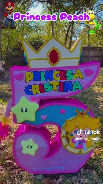 Hermosos 5 años con el tema de Mario Bross y Princess Peach, hermosa y delicada piñata totalmente personalizada. #princesspeach #mariogalaxy #mariobross #piñatamariobross #piñatasdallas