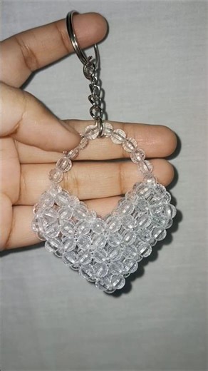 Tutorial available on my channel 🤍😍 #pearl #keychain #heartkeychain #beads #subscribe #crystal #diy