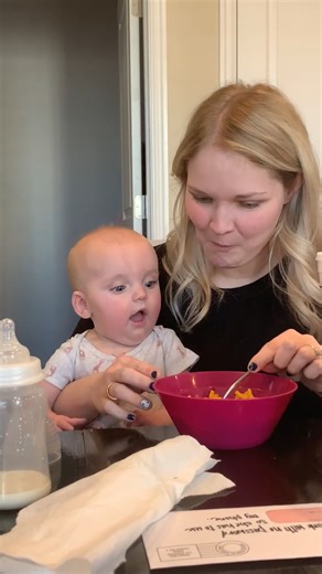 470K views · 2.9K reactions | I'm hungry too, mom!  See more:-->https://youtu.be/Rt9z3-C_b-E #lovebaby #funnybaby #cutebaby #babyfever #lovelybaby #babyphoto #newbornbaby #5minutefails | Funny Film | Facebook