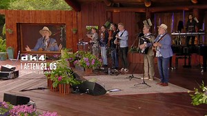 Sommersang i Mariehaven 2022 (2:8) I aften 21.05 Efter to års pause er der nu igen Sommersang i Mariehaven, som vi kendte det før Coronaen. Helge Engelbrecht & Co. har fornemt besøg også i dette program, hvor musikken får luft under vingerne som altid. Jette Torp er tilbage i Mariehaven og Helge og Jette har en god og hyggelig snak, inden Jette med stort overskud indtager scenen sammen med sin faste musikalske sideman Jan Kaspersen. Den lokale sanger, musiker og korleder for Ansager Ny Drengekor