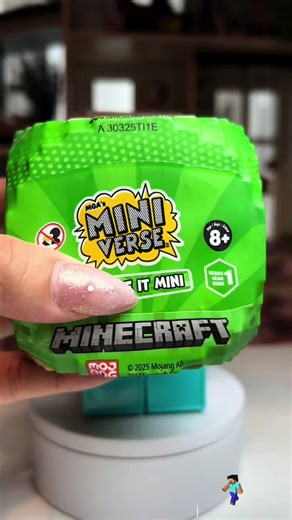 Creating Miniature Builds in Minecraft