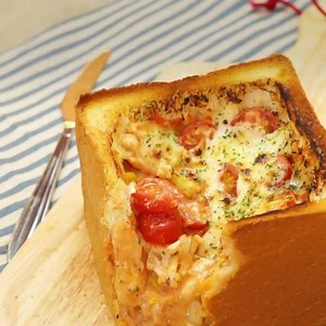 チーズがとろ〜り！ 食パンでシカゴピザのレシピ動画・作り方 | デリッシュキッチン