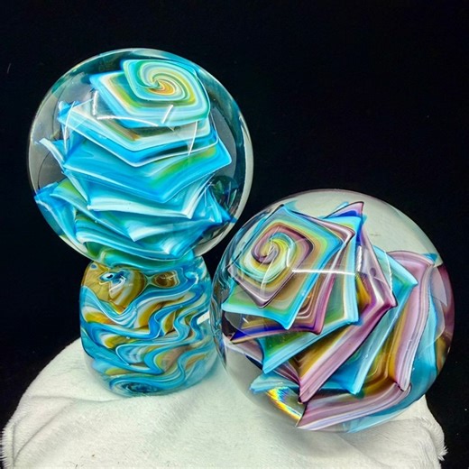 💯 100 Marbles — 100 Worlds of Fire and Glass 🌌 #MakahGlass #ArtGlass #GlassMarbles #HandmadeArt #GlassArtist #HotGlass #MoltenMagic #FireAndGlass #NativeAmericanArt #ArtCollectors #GlassblowingArt #GlassLife #CollectibleArt #ArtVideo #OneOfAKind | Jeremy Driskell