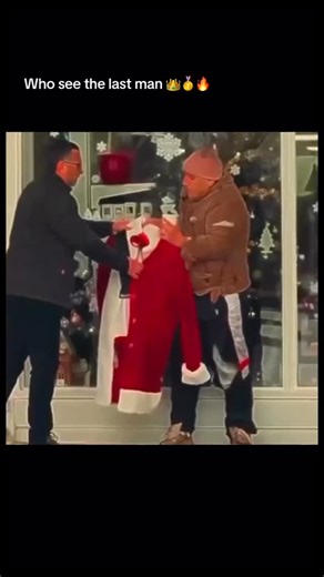 Joi Edits on Instagram: "You didn’t stop scrolling by accident 💗 🎬 Kindness Has No Label — A Christmas Moment Some moments don’t need a script ~ they reveal character. What begins as an uncomfortable scene quickly becomes a reminder of how easily dignity can be taken away. A man sits outside a shop, asking for help, only to be mocked, disturbed, and stripped of the little he has. Coins disappear from his bowl, laughter replaces empathy, and the world keeps moving as if nothing is wrong. But ki