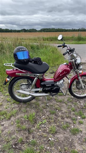 Så er der sku en tomos revival i hus 😛 @finurligtfuskeri.dk #real #fyp #tomos #50cc #moped #knallert #dansktiktok