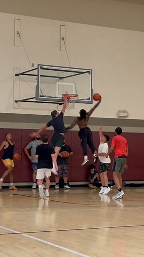 Zip Em Up at 5’6”! 🤐 . Just turned 26 & I think I hit my athletic prime ! 🔥 | Tony Crosby II