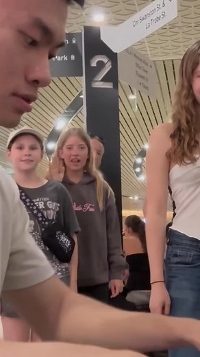 She smiled when I play die with a smile to her 😍 #piano #publicpiano #brunomars #diewithsmile | Joshua Maravillas