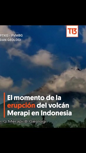 🌋 El volcán Merapi de Indonesia entró en erupción este fin de semana, expulsando humo, material piroclástico y cenizas que cubrieron los pueblos cercanos. El macizo comenzó su actividad eruptiva el sábado 11 de marzo con una nube de cenizas que alcanzó los 3.000 metros sobre la cima del monte. Se estima que hasta el momento no hay ninguna víctima fatal producto de la erupción. De acuerdo con información entregada a AFP, al menos ocho pueblos han sido alcanzados por las cenizas. | T13