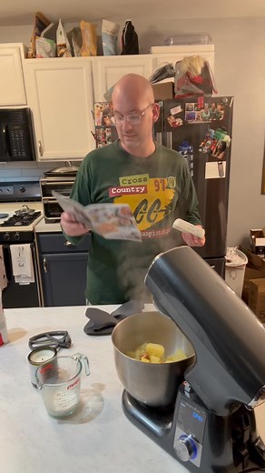 6 comments | Do you love mashed potatoes? This recipe made for the Deluxe Stand Mixer might become your favorite! *check the comments for the video about the salt 蓼 https://www.pamperedchef.com/recipe/Side+Dishes/Quick+Prep/Roasted+Garlic+Mashed+Potatoes/1964813 | Daniel Wolff - Director for Pampered Chef | Facebook